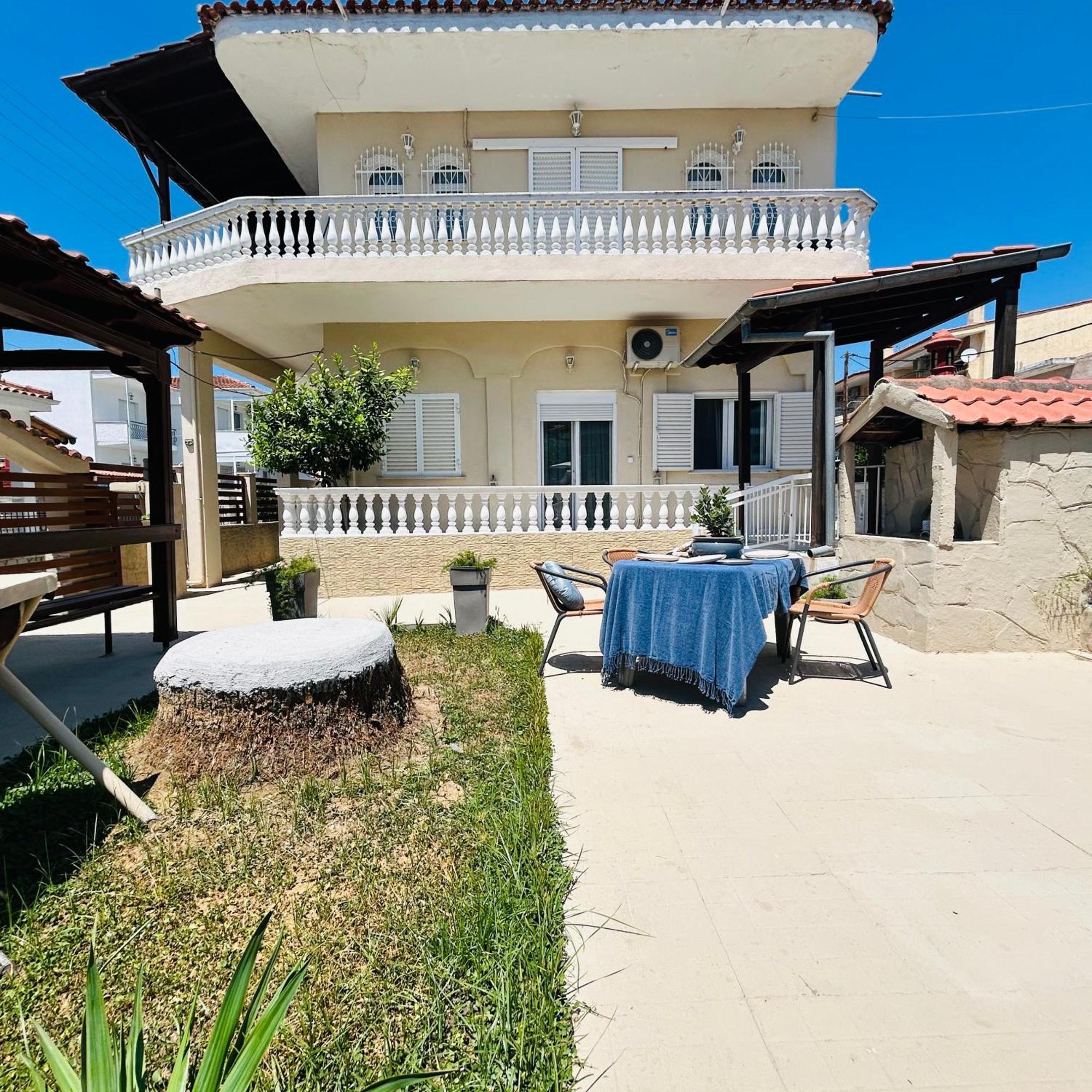Next To The Beach Apartments Ofrínion Exterior foto